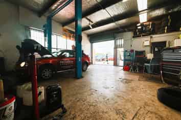 Compact Wiri Industrial Unit | 80 m2