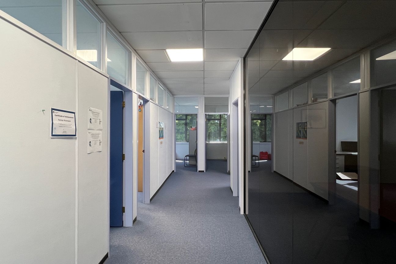 Small Hutt Office - Vista 5