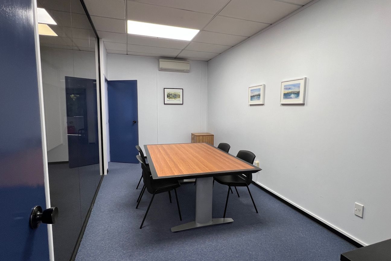 Small Hutt Office - Vista 2