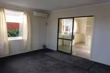 2/8 Stanmore Road, Linwood