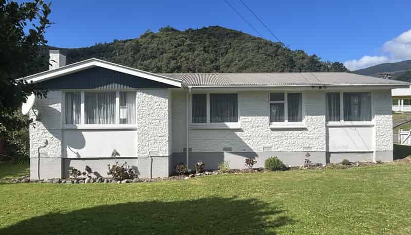 14 Wairau Road, Picton