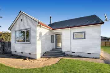 154 Breezes Rd, Aranui
