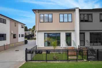 64D Coxhead Road, Manurewa