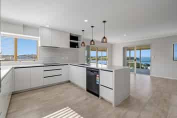 49A Everard Avenue, Army Bay