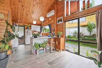 43A Thomas Crescent, Western Heights