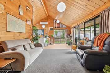 43A Thomas Crescent, Western Heights