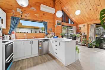 43A Thomas Crescent, Western Heights