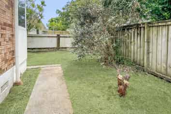 4/35 Kings Road, Panmure