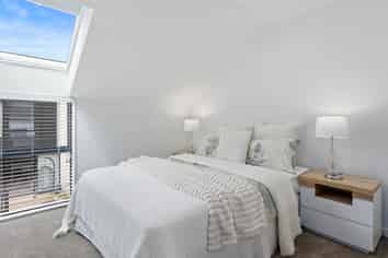 4/196 Hills Road, Edgeware