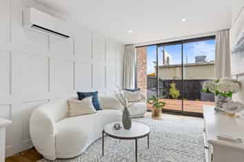 4/196 Hills Road, Edgeware