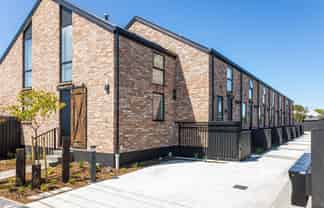 4/196 Hills Road, Edgeware