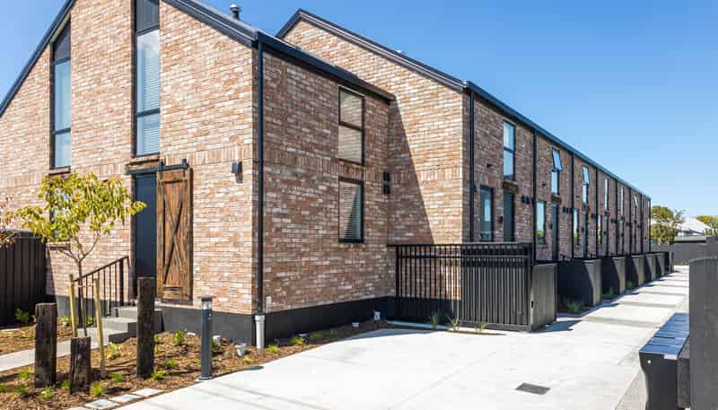 4/196 Hills Road, Edgeware