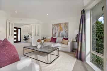 10 Cove Lane, Mount Wellington