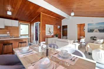 2 Cooper Avenue, Holdens Bay