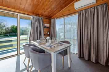 2 Cooper Avenue, Holdens Bay