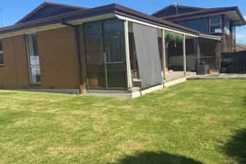 1 Heron Avenue West, Matua