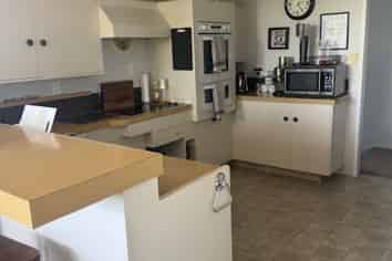 1 Heron Avenue West, Matua