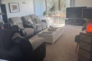 1 Heron Avenue West, Matua