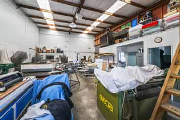 Versatile industrial - invest or occupy