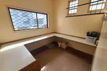 180M² REAR PREMISES ON QUEEN STREET
