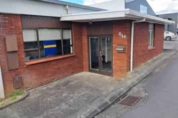 180M² REAR PREMISES ON QUEEN STREET
