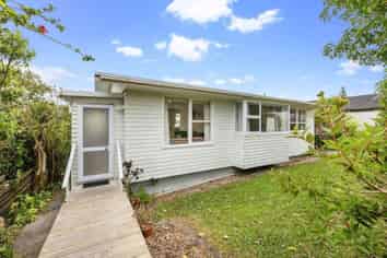 11 Albatross Road, Red Beach