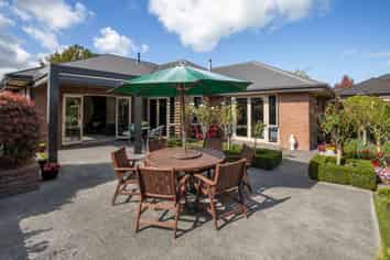 263 Southfield Drive, Lincoln