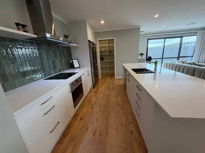 11 Tutira Place, Poraiti