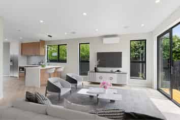 7D  Edgewater Grove, Orewa