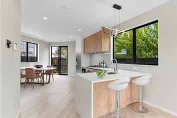 7D  Edgewater Grove, Orewa