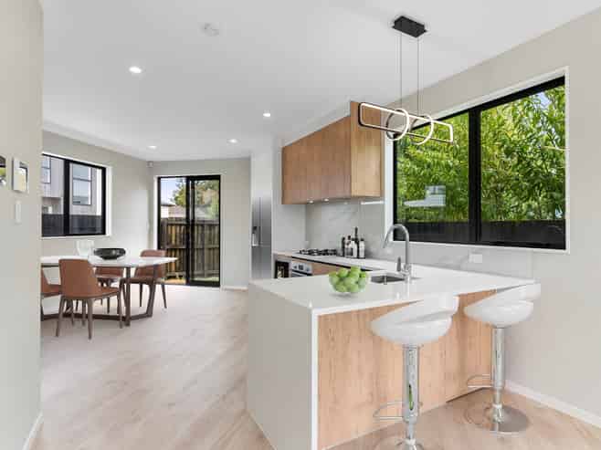 7D  Edgewater Grove, Orewa