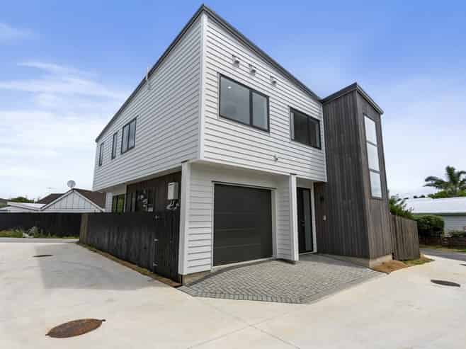 7D  Edgewater Grove, Orewa