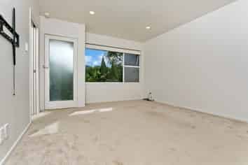 2/38 Northcroft Street, Takapuna