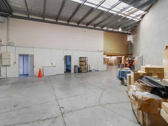 Office/Warehouse Available In Addington