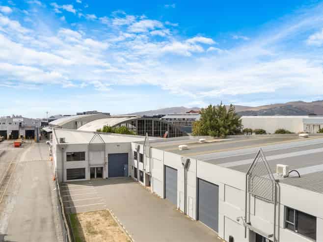 Office/Warehouse Available In Addington