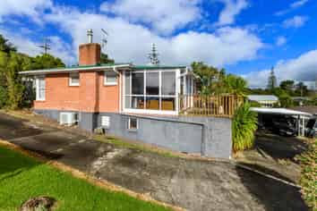 450 Don Buck Road, Massey