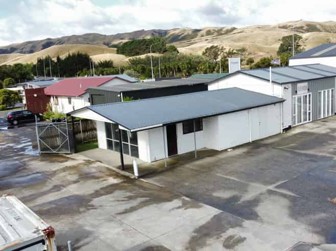 Discreet & secure ground floor office/studio