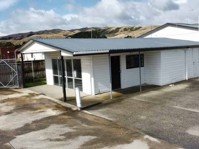 Discreet & secure ground floor office/studio