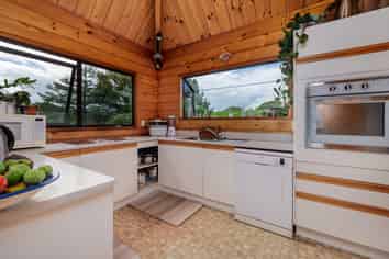 3136 State Highway 1, Umawera