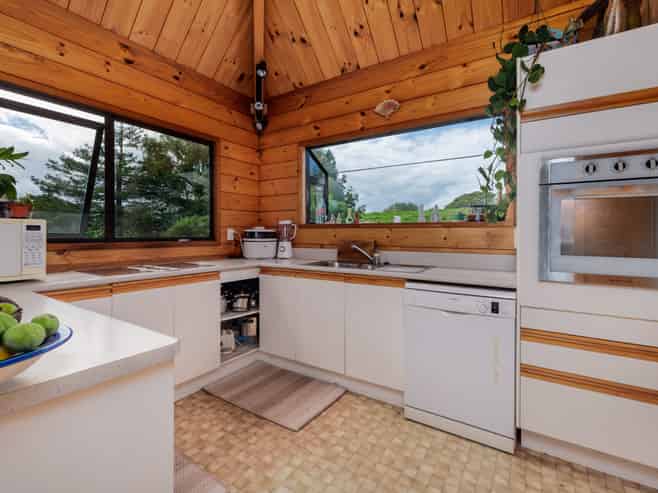 3136 State Highway 1, Umawera