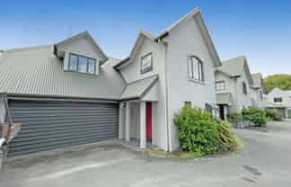7/4 Brockworth Pl, Riccarton