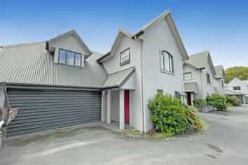 7/4 Brockworth Pl, Riccarton