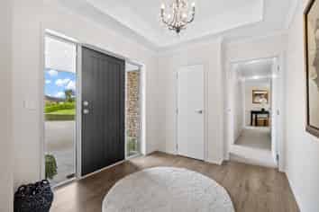 7 Queen Palm Lane, Maunu