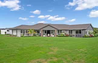 7 Queen Palm Lane, Maunu