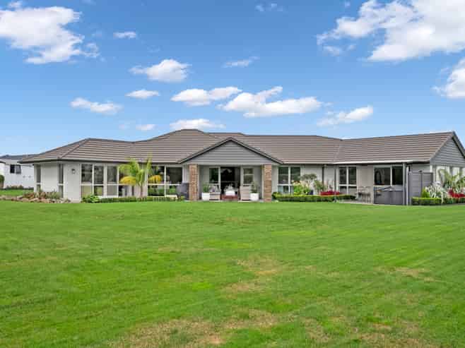 7 Queen Palm Lane, Maunu