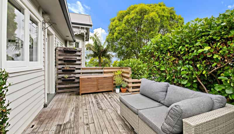 2/137 Crummer Road, Grey Lynn