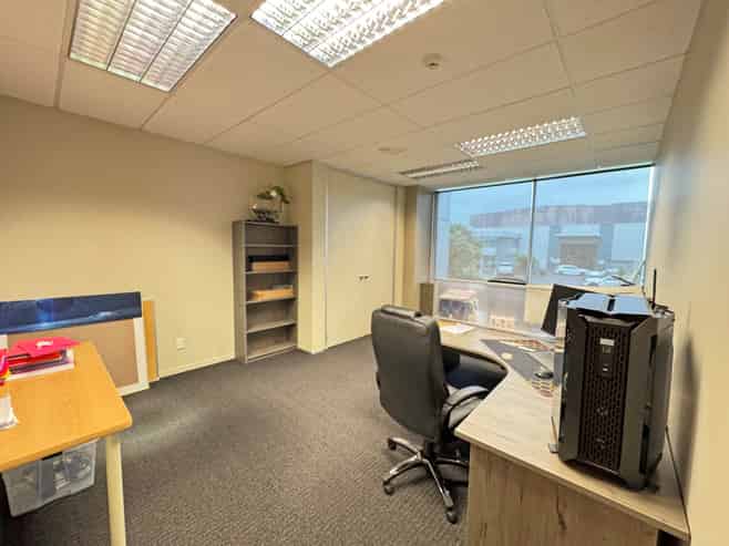 TURNKEY TRITON DRIVE OFFICE - COMPETITIVE RENTAL
