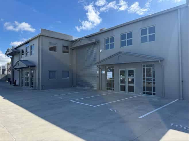 Vacant & Modern Industrial Unit