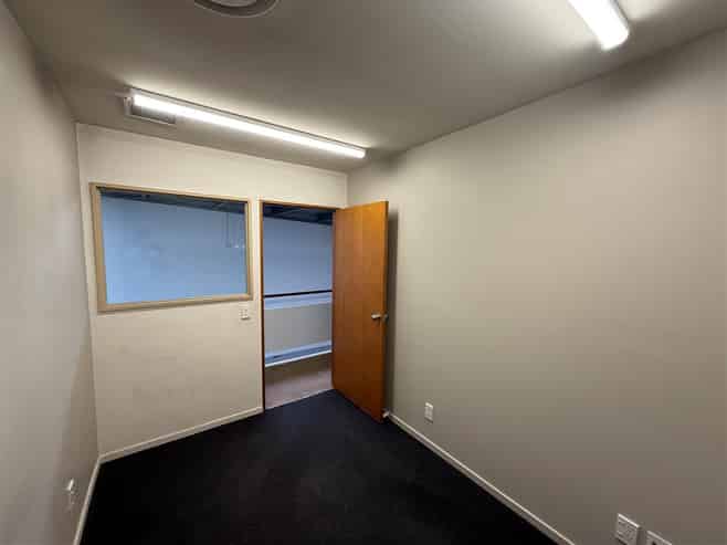 Vacant & Modern Industrial Unit