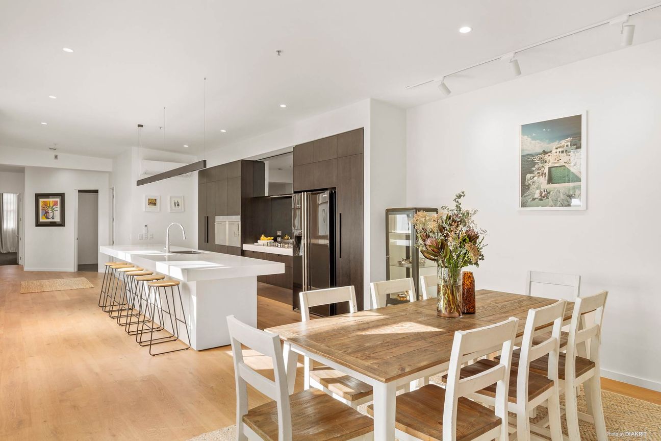 198sqm- Stylish CBD Living - Vista 2
